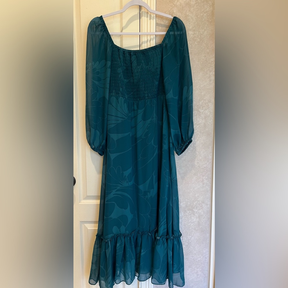 NWT Taylor Dress